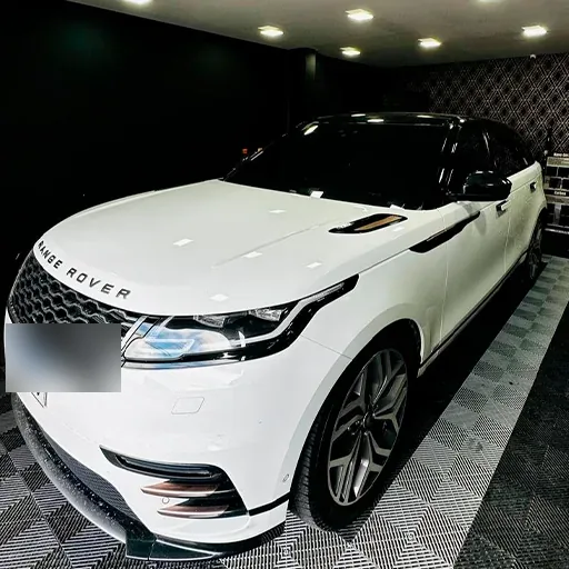 Range Rover com película automotiva aplicada, placa borrada